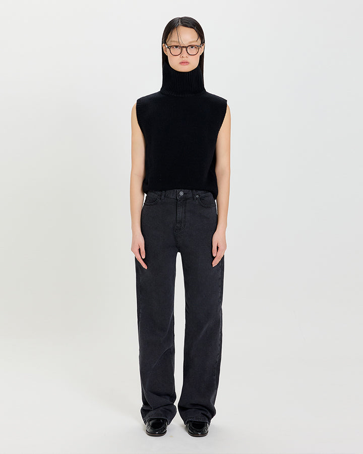 Sleeveless Turtleneck Knit