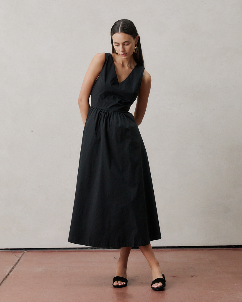 V-Backless Flare Dress